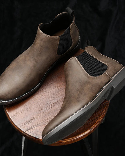 Men's Round-Toe Chelsea Boots with a Back Pull Tab