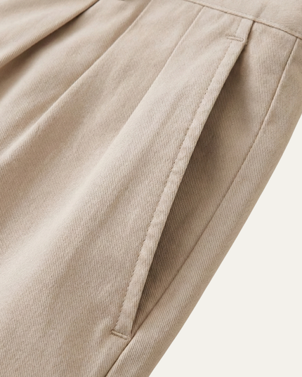 Men's Turn-Up Cuff Shorts with a Pleated Front