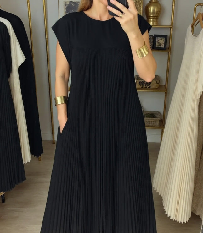 Women's Maxi Dress with Fine Pleats and Side Pockets