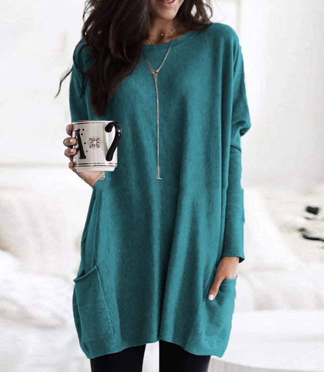 Women's Oversized Knit Dress with a Round Neck and Pockets