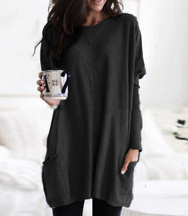 Women's Oversized Knit Dress with a Round Neck and Pockets