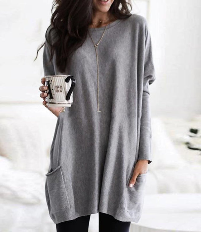 Women's Oversized Knit Dress with a Round Neck and Pockets