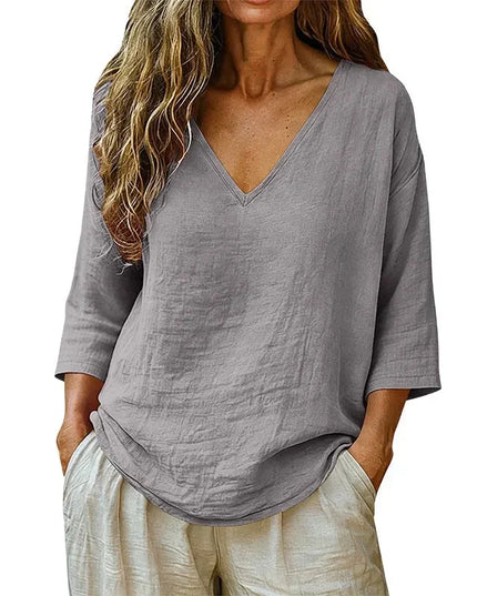 Women's Relaxed V-Neck 3/4 Sleeve Curved Hem Blouse
