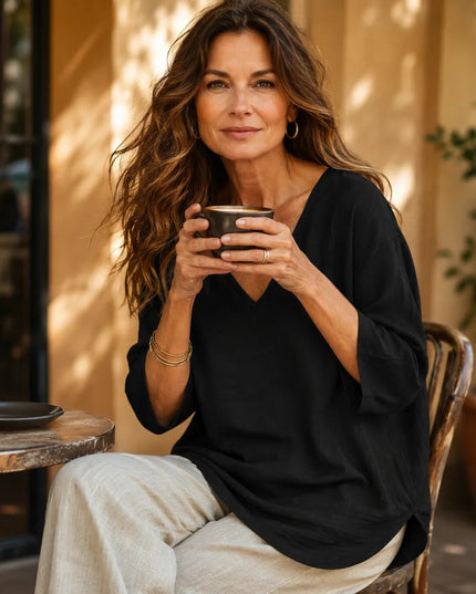 Women's Relaxed V-Neck 3/4 Sleeve Curved Hem Blouse